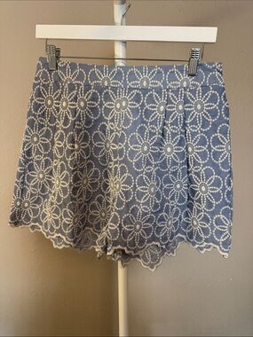 Berthie Paris, Embroidered Floral Women’s Shorts - white and Blue US6 NWT